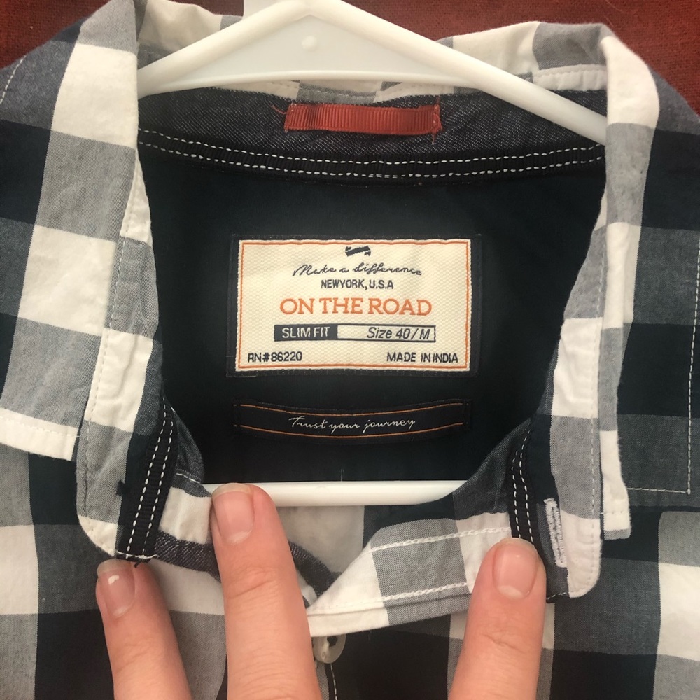 Medium button up - Picture 2 of 4